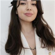 Profesora de actuación con años de experiencia, todas las edades
